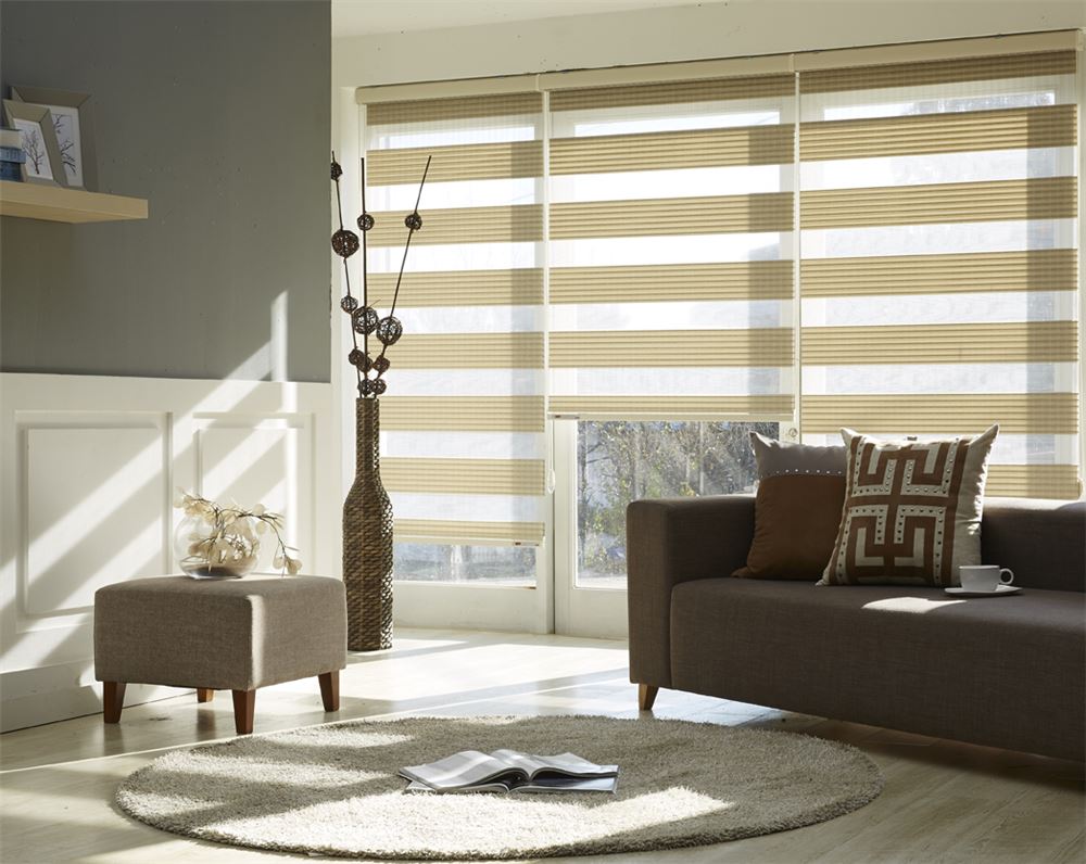 Willow combi shade in a living room